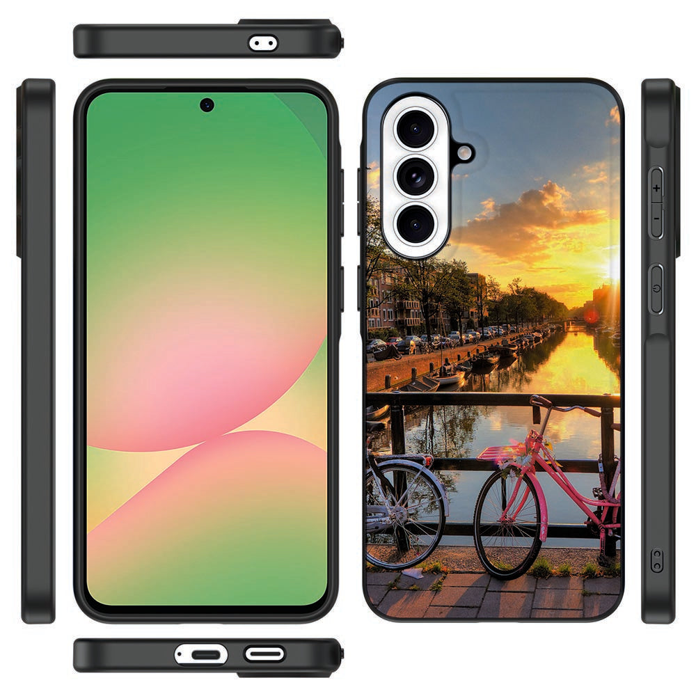 Samsung Galaxy A57 Back Cover Amsterdamse Grachten design met zonsondergang en fietsen aan de gracht. Detail.
