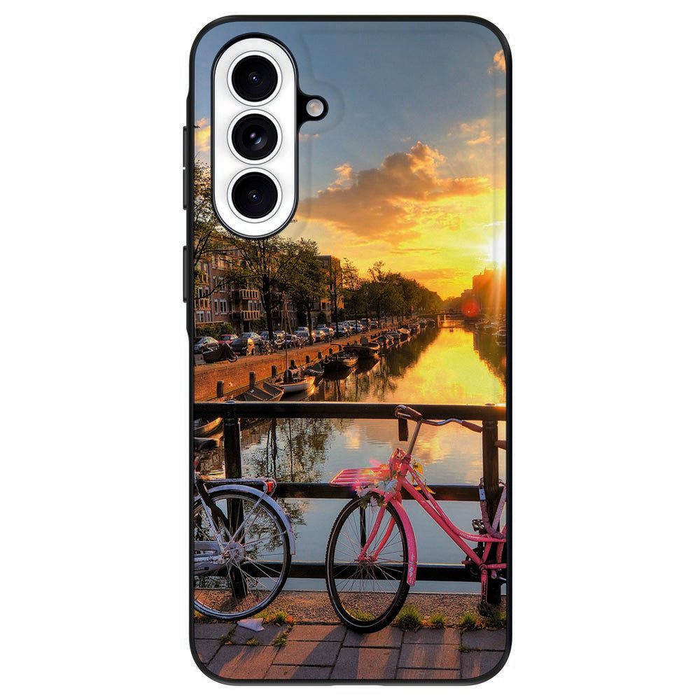 Samsung Galaxy A57 Back Cover Amsterdamse Grachten zonsondergang fietsen aan waterkant.
