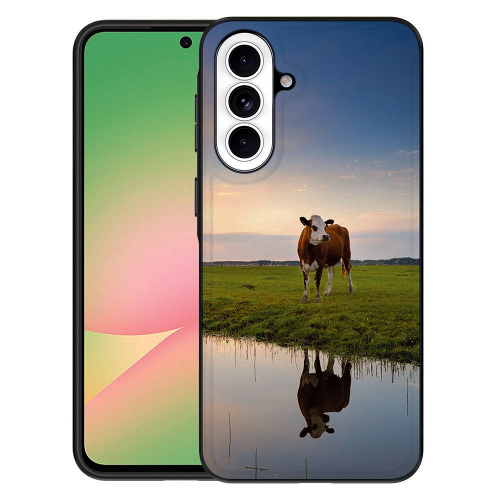 Samsung Galaxy A57 Telefoonhoesje Koe koe print voorkant met boerderij achtergrond.