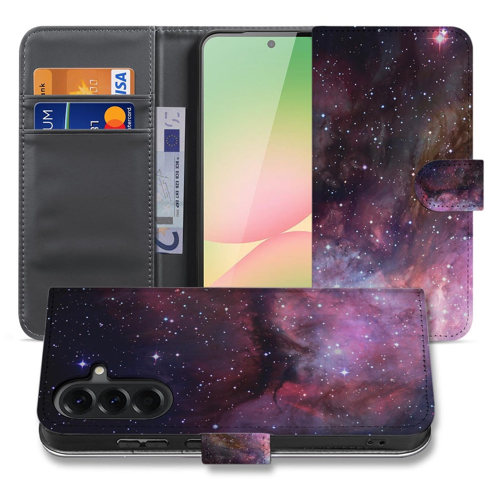 Samsung Galaxy A57 Bookcase Hoesje Heelal Design open met telefoon en vakjes zichtbaar.