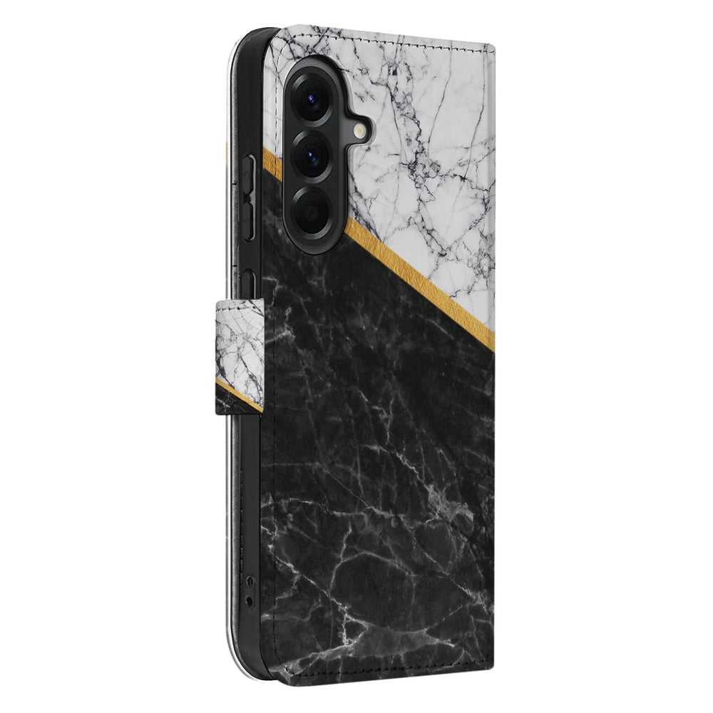 Samsung Galaxy A57 Bookcase Marmer Wit Zwart Gouden Lijn Schuin aanzicht.