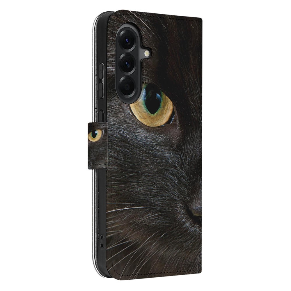 Samsung Galaxy A57 Portemonnee Hoesje Zwarte Kat Schuin aanzicht.