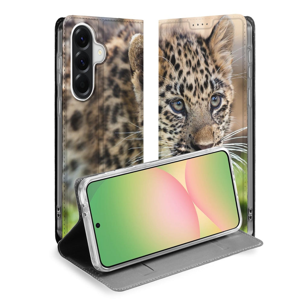 Samsung Galaxy A57 Smart Cover Hoesje Baby Luipaard detail vooraanzicht.