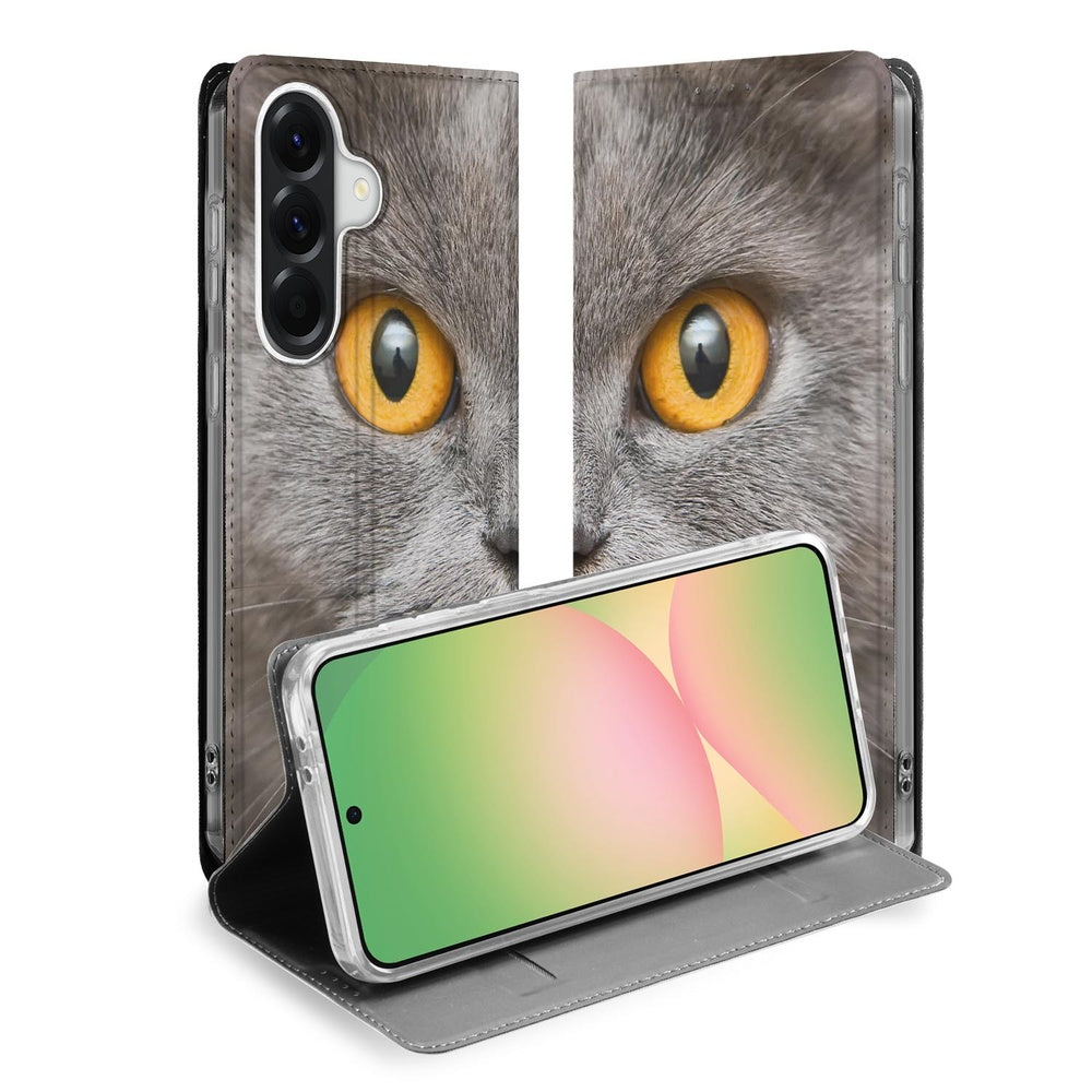 Samsung Galaxy A57 Telefoonhoesje Britse Korthaar detail van grijze kat met gele ogen.