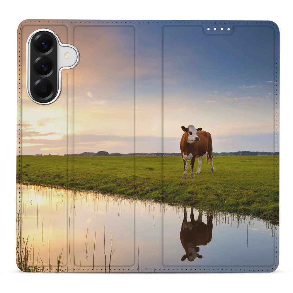 Samsung Galaxy A57 Book Cover Koe zonsondergang vooraanzicht.