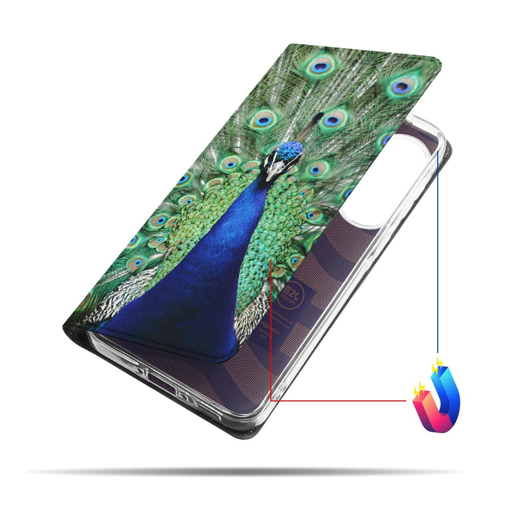 Samsung Galaxy A57 Book Cover Pauw design met veren groen turkooise detail aanzicht.