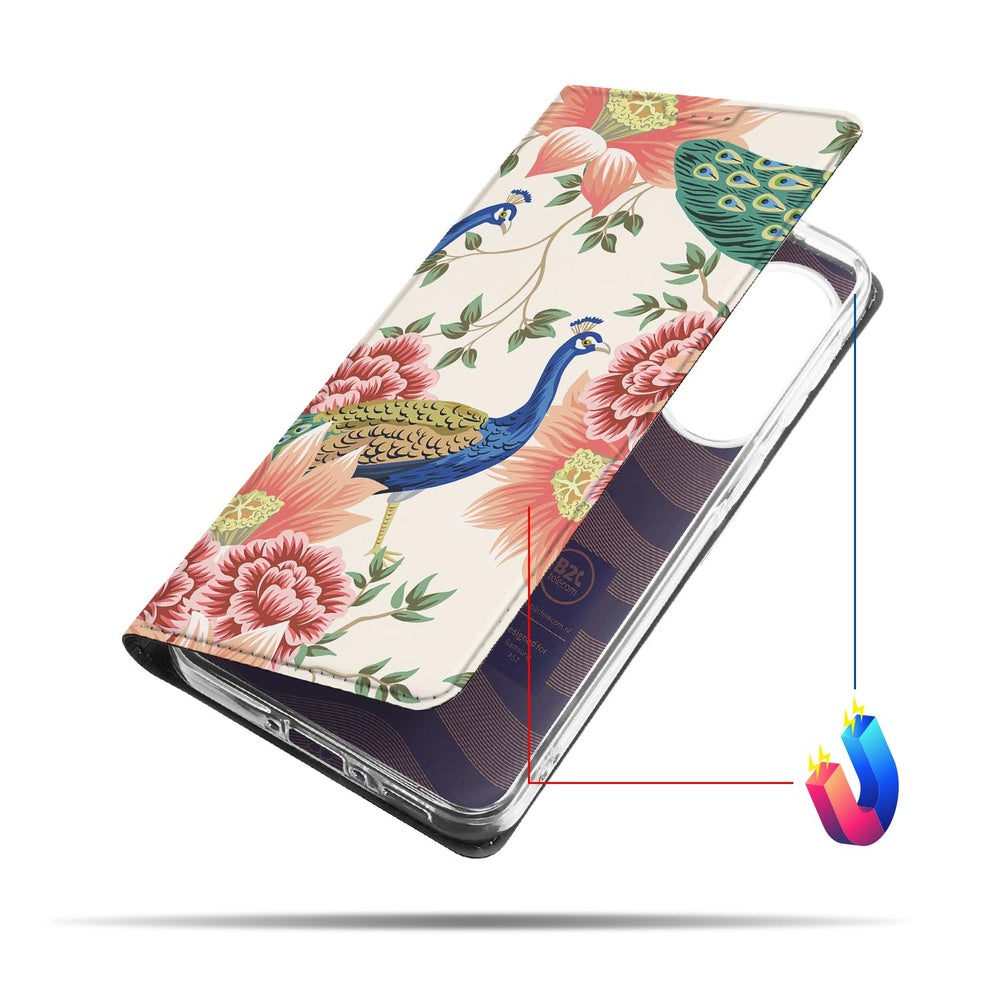 Book Cover Samsung Galaxy A57 Pink Peacock met pauwen en bloemen op lichte achtergrond, vooraanzicht.