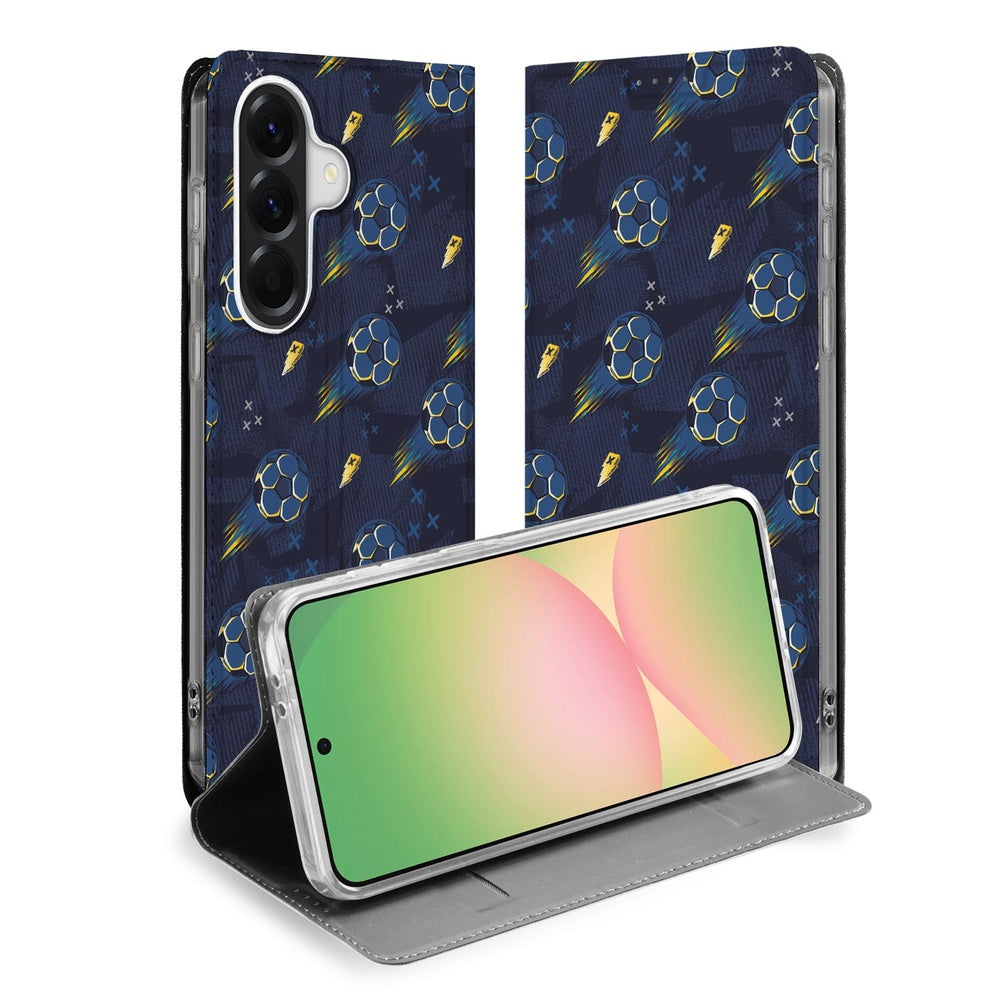 Samsung Galaxy A57 Book Wallet Case Voetbal Nachtblauw design voorkant en binnenkant met voetbalpatroon.