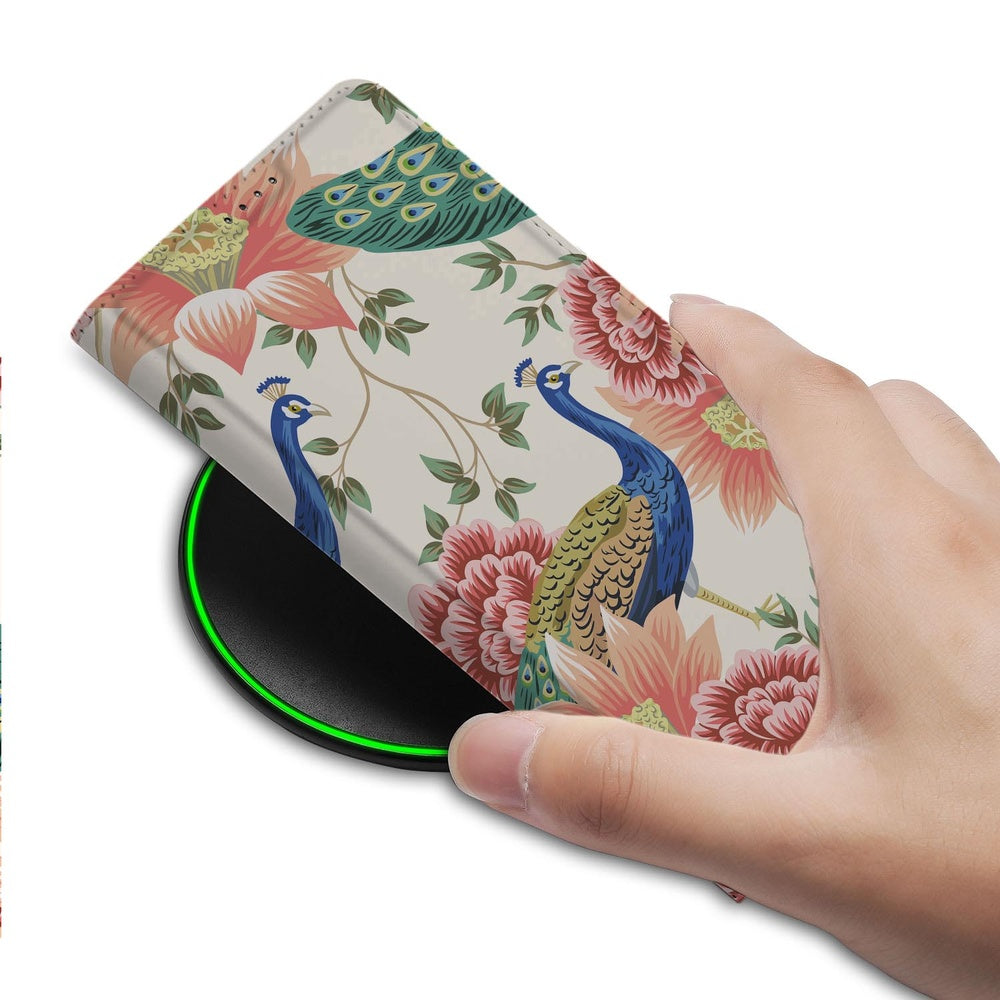 Bookcase Samsung Galaxy S25 FE Pink Peacock pauwenprint hand dichtbij