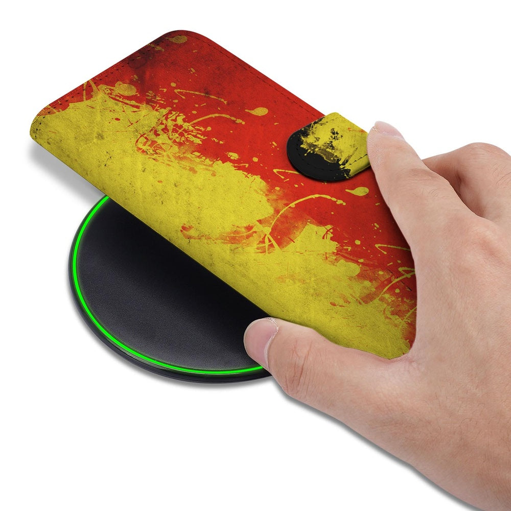 Samsung Galaxy S26 Plus Bookstyle Hoesje Belgische Vlag handholding design rood geel zwart op draadloze oplader.