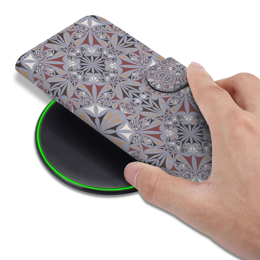 Samsung Galaxy S26 Plus Book Case Bloemenpatroon hand met telefoon op draadloze oplader.