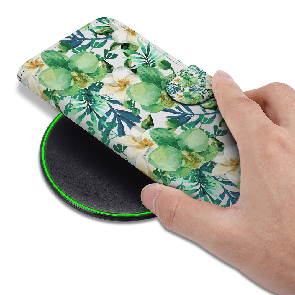 Samsung Galaxy S26 Plus Book Case Orchidee Groen hand achterkant opladen.