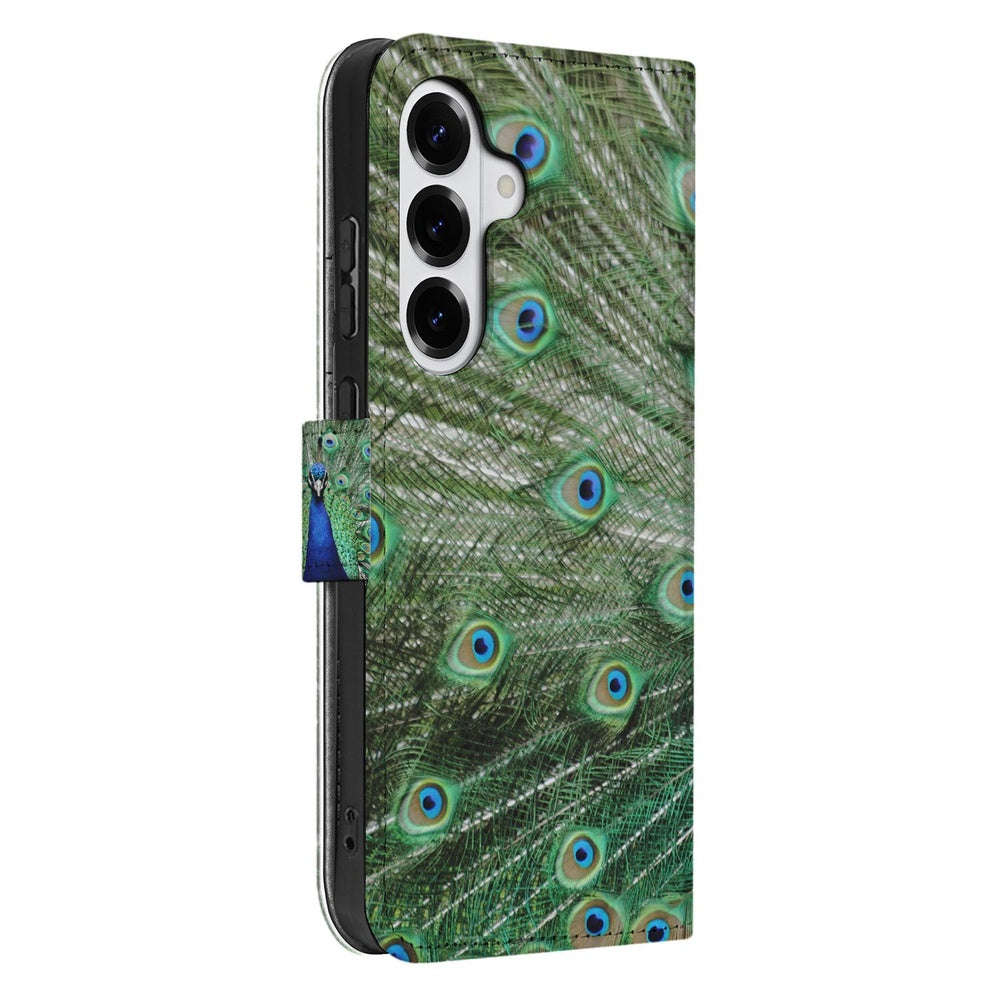Samsung Galaxy S26 Plus Bookcase Hoesje Met Pauwprint pauwprint groen blauw zijkant.