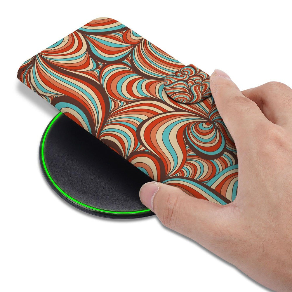 Samsung Galaxy S26 Plus Hoesje Retro Retro design warme cognertonige tinten turquoise bruin hand boven draadloze oplader.