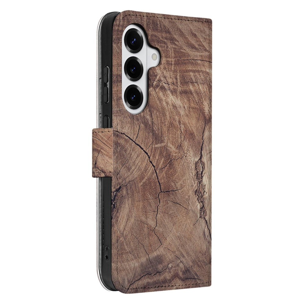 Samsung Galaxy S26 Plus Book Case Boomstam Bruin Design houtnerf zijaanzicht.