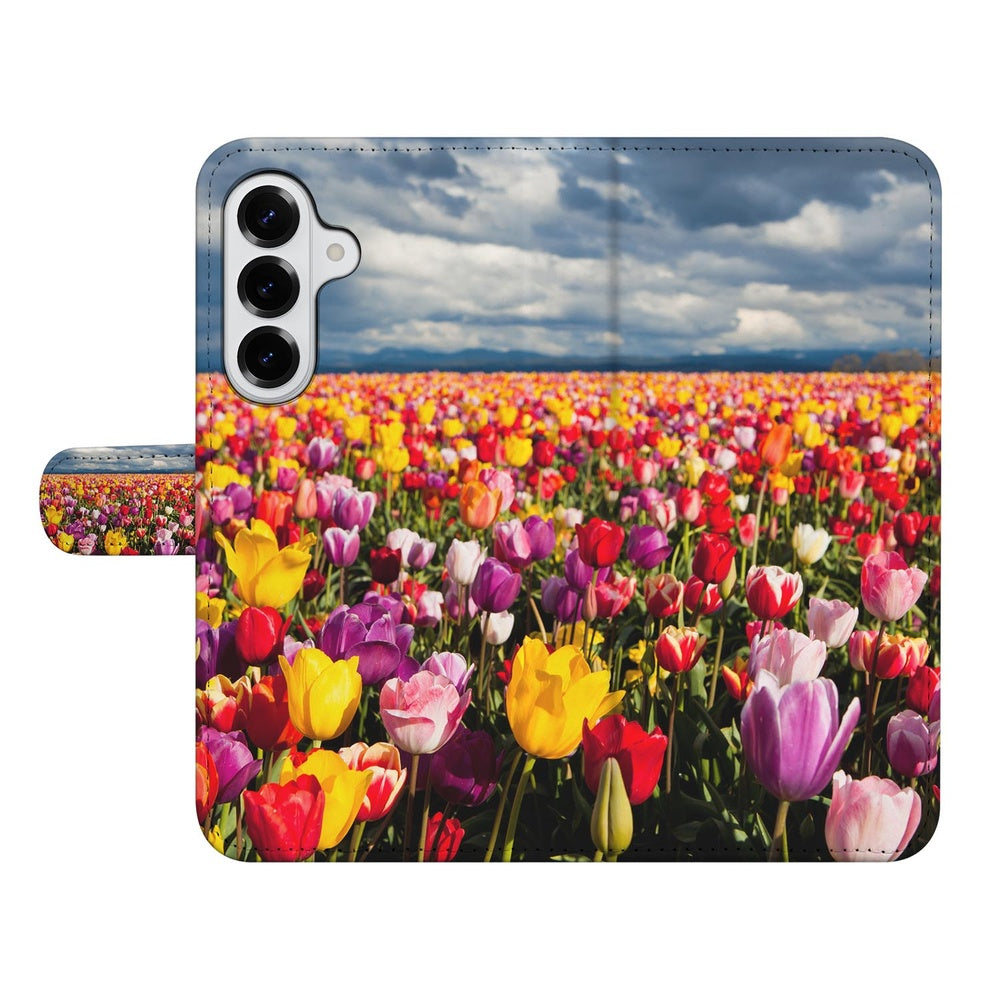 Samsung Galaxy S26 Plus Portemonnee Hoesje Tulpen Motief Aanzicht van kleurrijk bloemenveld.