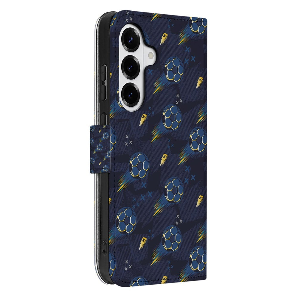 Samsung Galaxy S26 Plus Hoesje Voetbal Design blauw voetbalpatroon zijaanzicht.