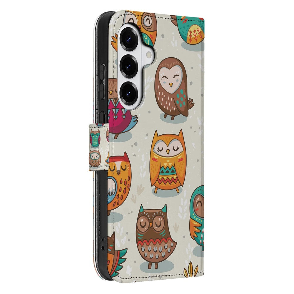 Samsung Galaxy S26 Plus Book Case Vrolijke Uilen Pasjeshoesje Beige Kunstleer Zijkant.