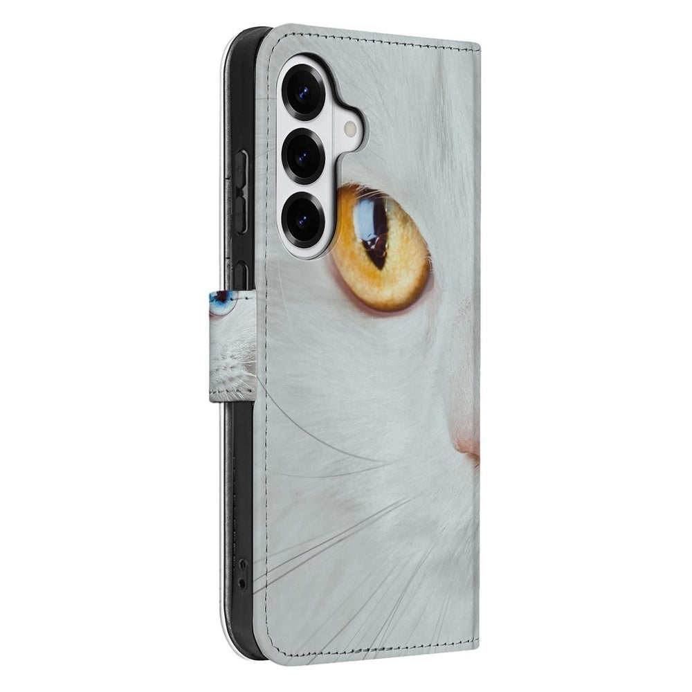 Book Case Samsung Galaxy S26 Plus Witte Kat Dierenprint Design Witte Kat Zijkant.