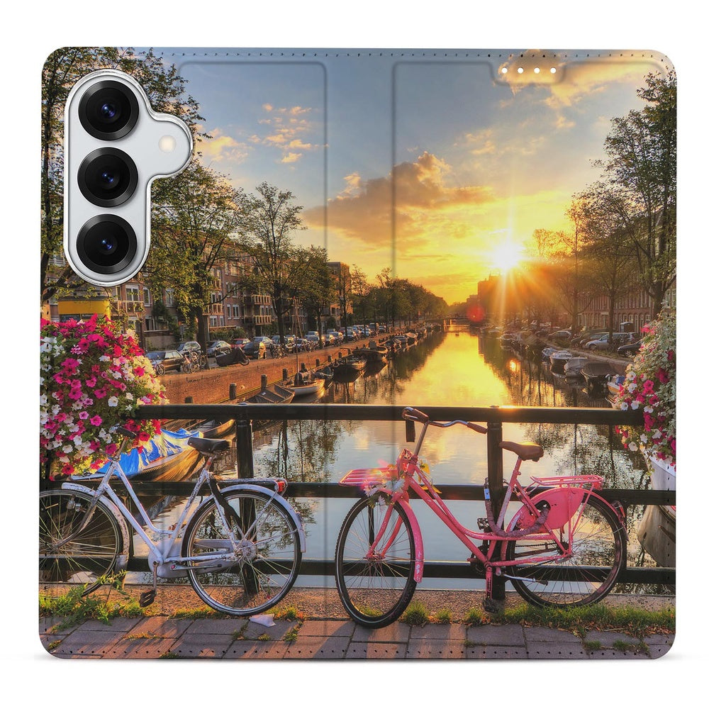 Samsung Galaxy S26+ Bookcase Amsterdamse Grachten hoesje fietsen bloemen zonsondergang aan de gracht.