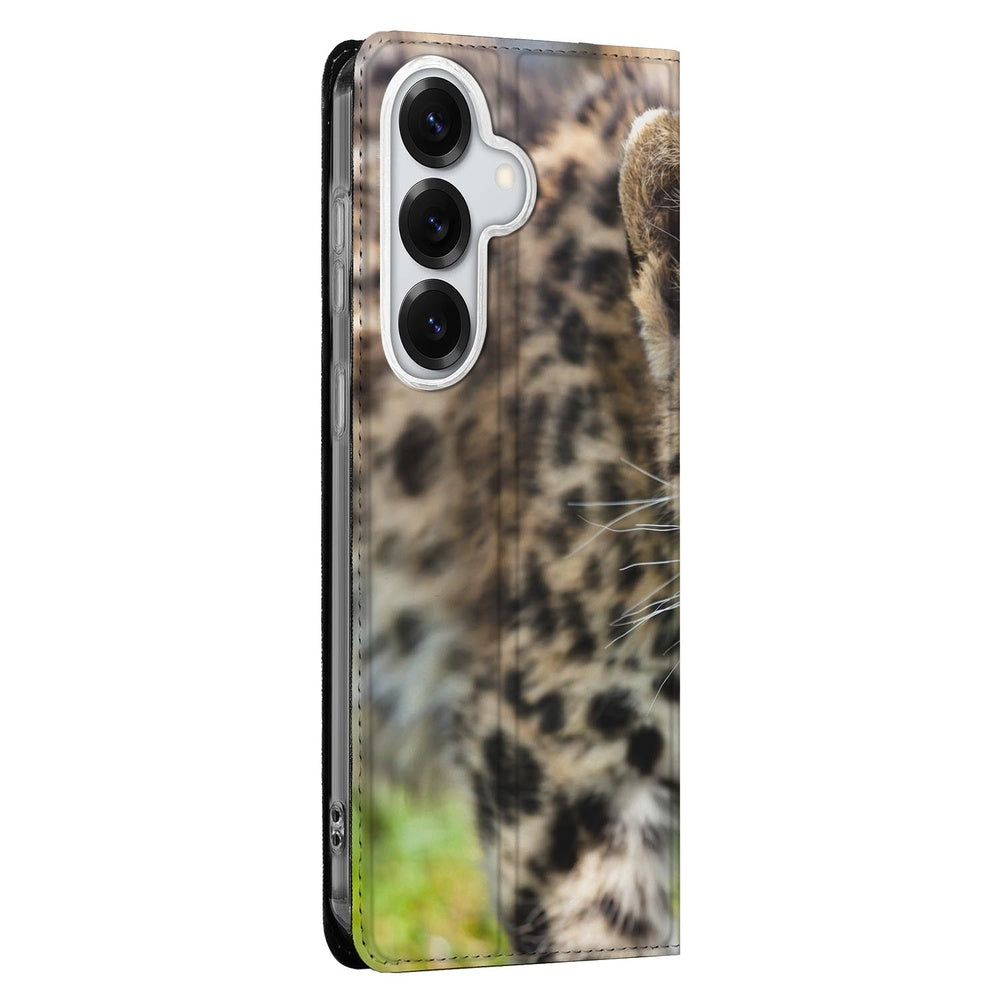Samsung Galaxy S26 Plus Book Case Baby Luipaard vooraanzicht.