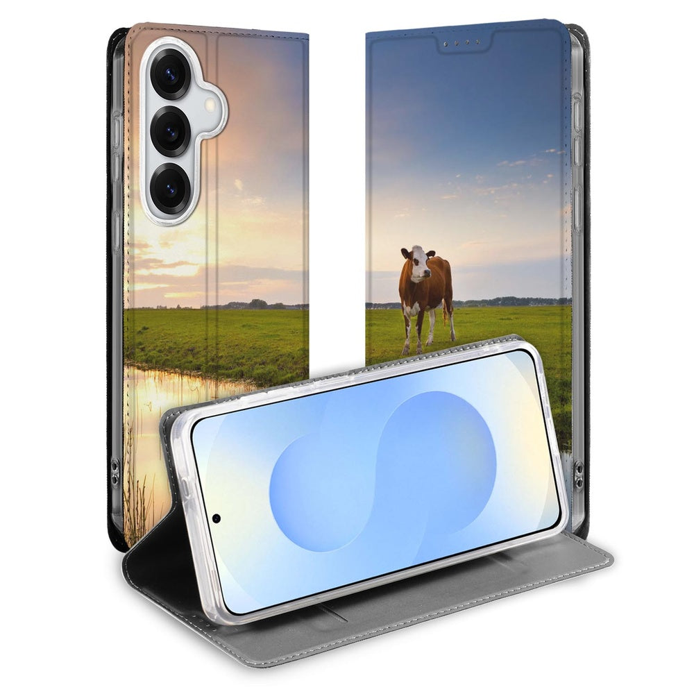 Samsung Galaxy S26 Plus Bookcase Koe print vooraanzicht.
