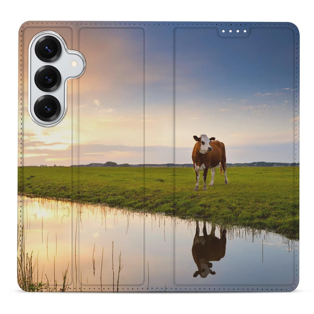 Samsung Galaxy S26 Plus Bookcase Koe landschap met koe en ondergang van de zon vooraanzicht.