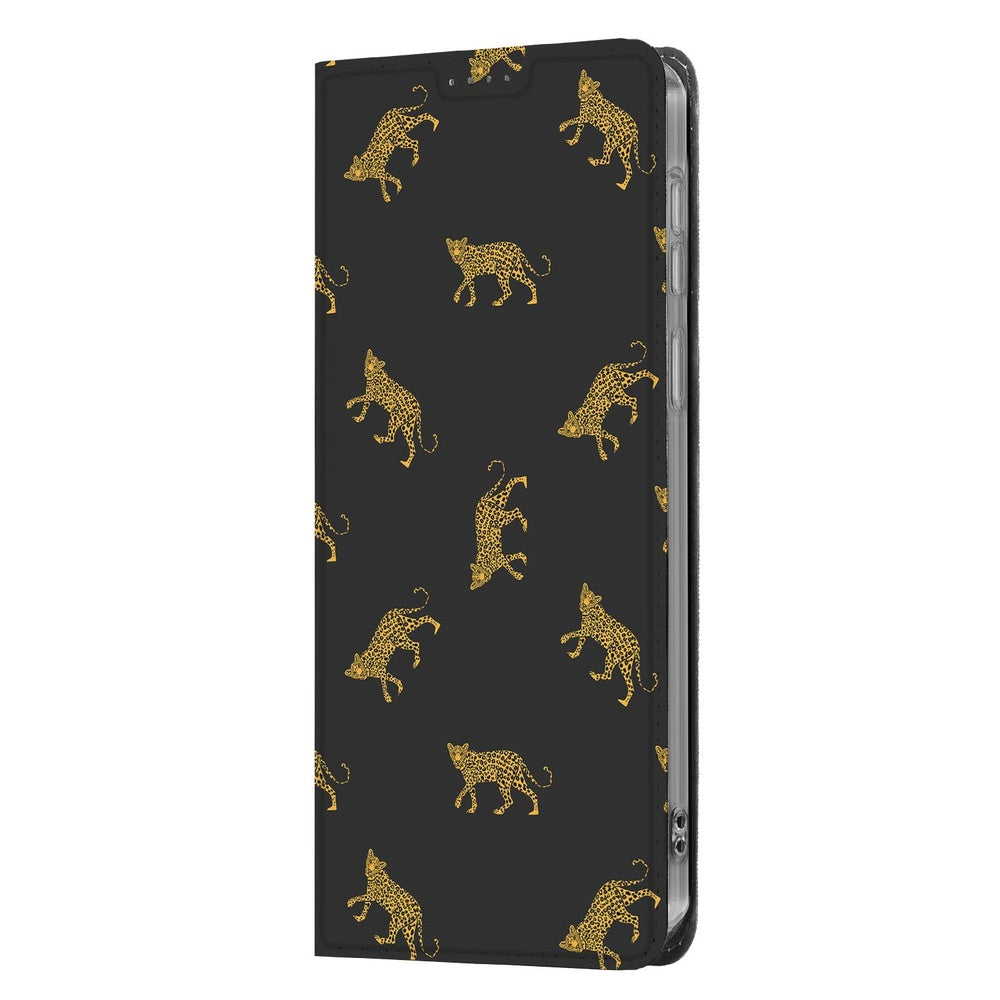Samsung Galaxy S26 Plus Book Case Leopards Design donkere achtergrond met gouden luipaardprint zijkant.