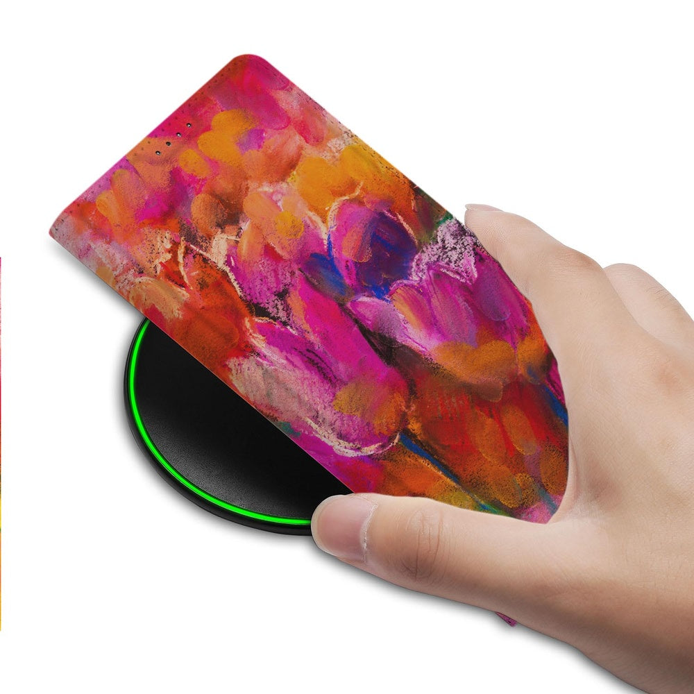 Samsung Galaxy S26 Plus Book Case Tulips detail weergave met hand en oplader.
