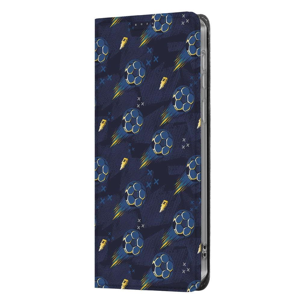 Samsung Galaxy S26 Plus Flip Style Cover Voetbal Vooraanzicht met voetbalprint op donkere achtergrond.