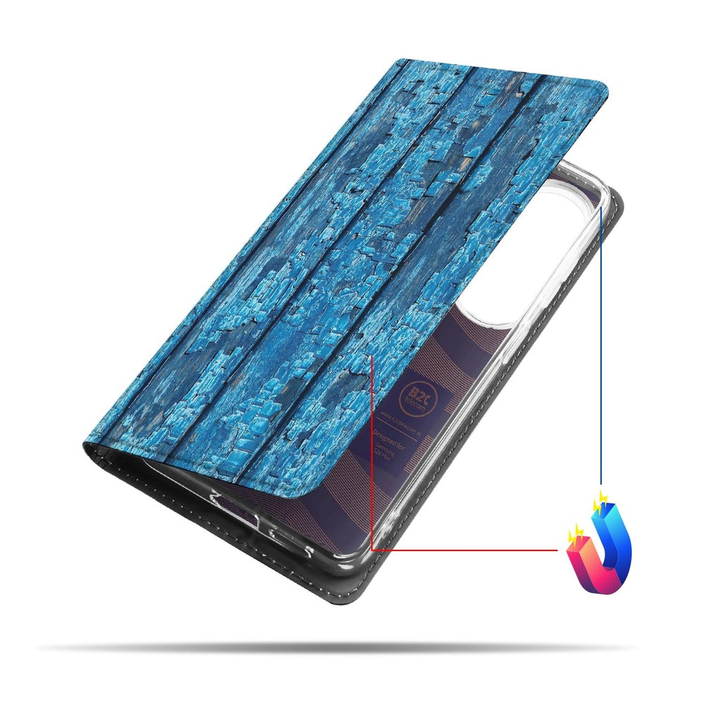 Samsung Galaxy S26 Plus Standcase Hoesje Wood Blue detailfoto van het afgebladderde blauwe houtdesign.