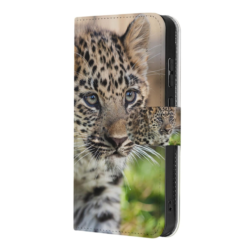 Samsung Galaxy S26 Ultra Bookcase Hoesje Met Pasjes Baby Luipaard met Pasjeshouder Baby luipaard print zijkant.