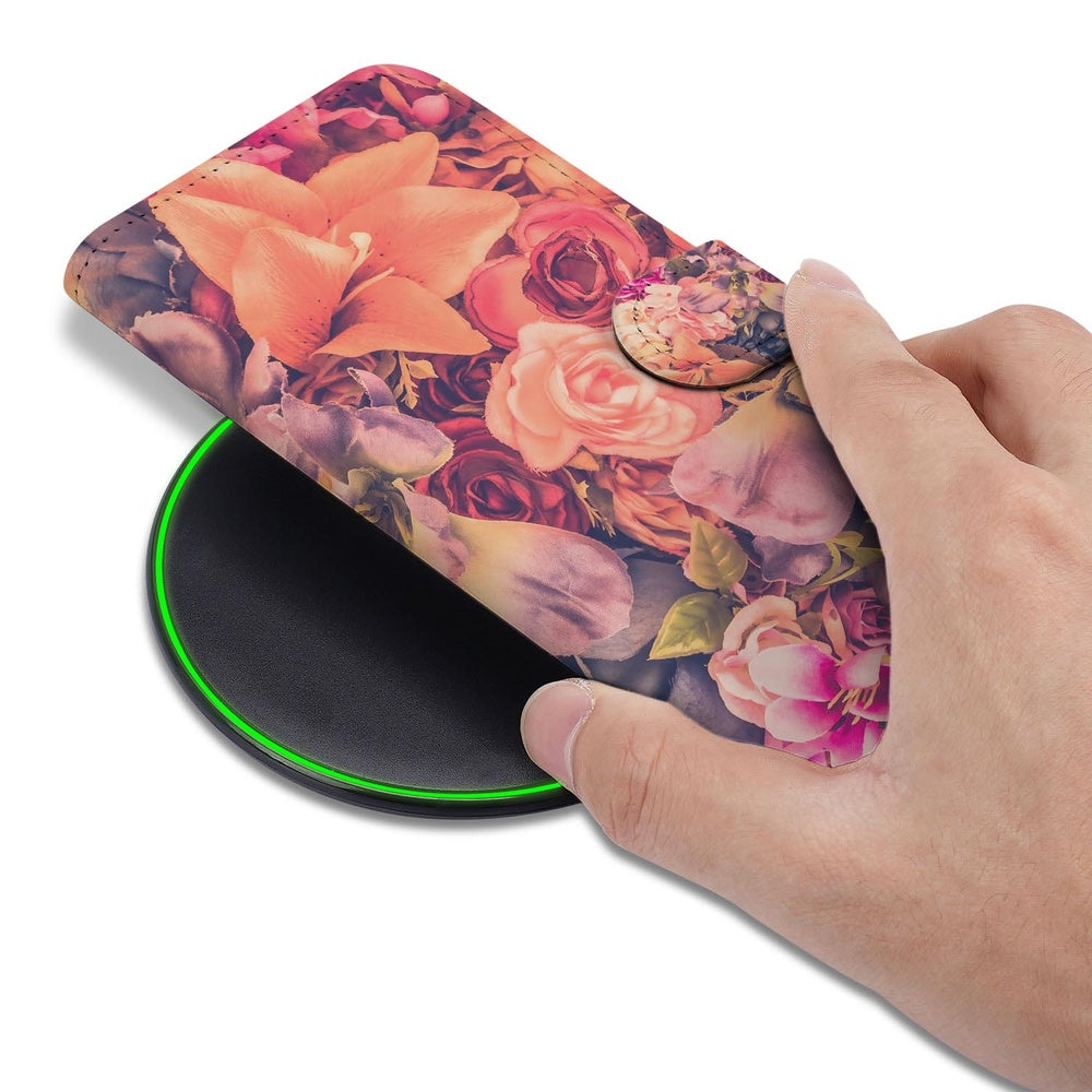 Book Case Samsung Galaxy S26 Ultra Bosje Bloemen met Magnetische sluiting op een draadloze oplader