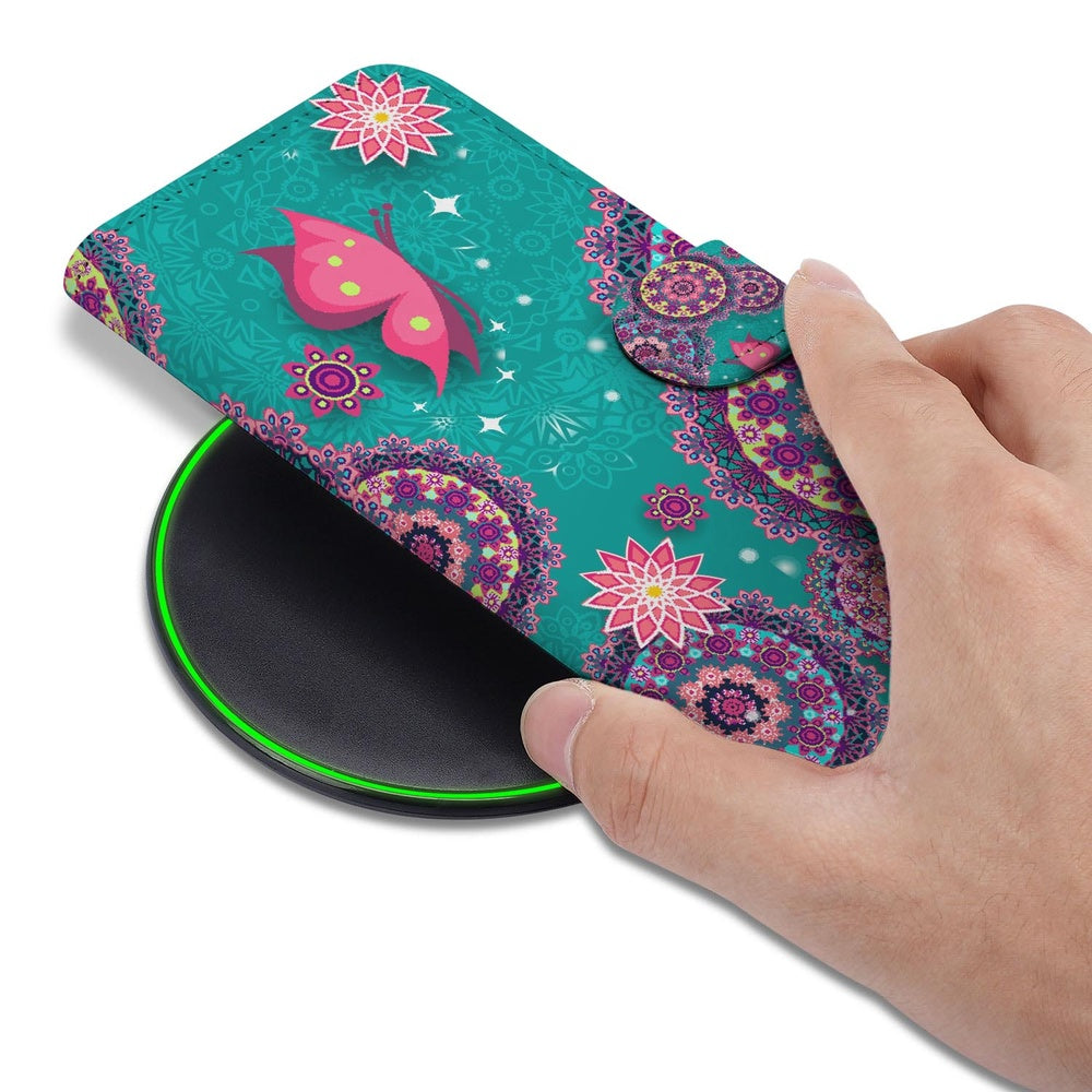 Samsung Galaxy S26 Ultra Bookstyle Hoesje Met Pasjes Cirkels en Vlinders met Magnetische sluiting op draadloze oplader.