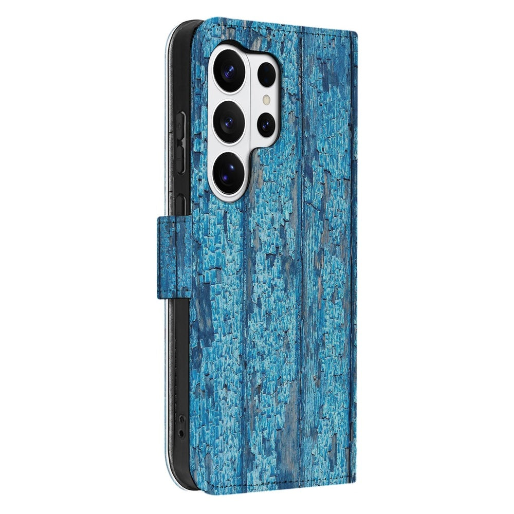 Samsung Galaxy S26 Ultra Book Case Afgebladderd Blauw Hout met Pasjeshouder Aanzicht zijkant.
