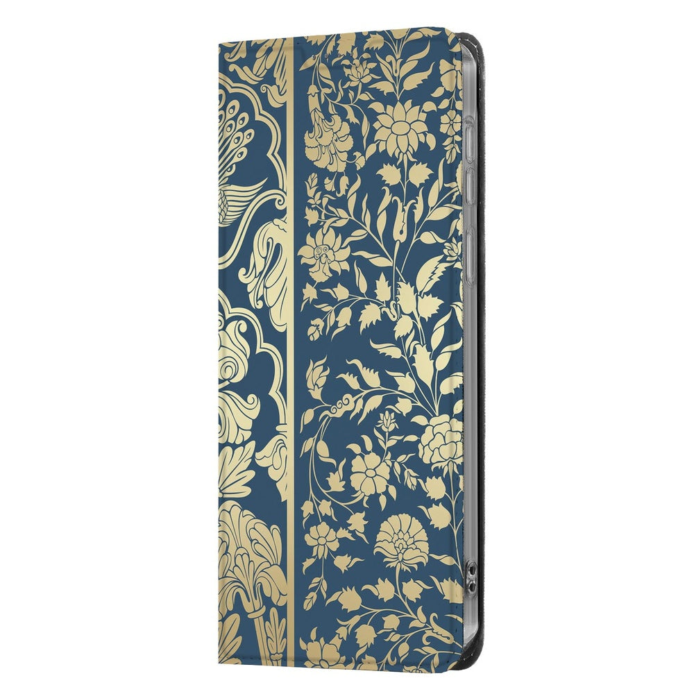 Samsung Galaxy S26 Ultra Bookcase Beige Flowers elegante beige bloemenprint donkerblauwe achtergrond vooraanzicht.