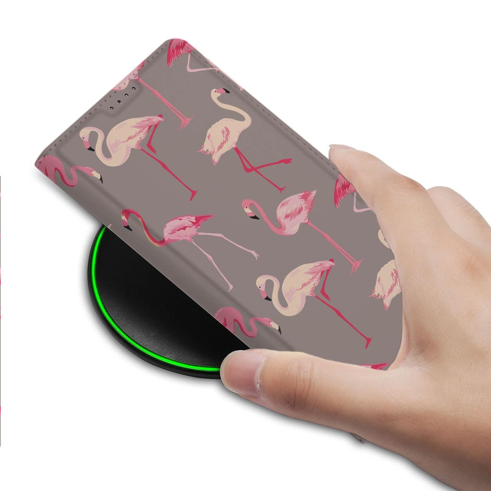 Samsung Galaxy S26 Ultra Book Case Flamingo detail aanraakbare hand met flamingoprint.