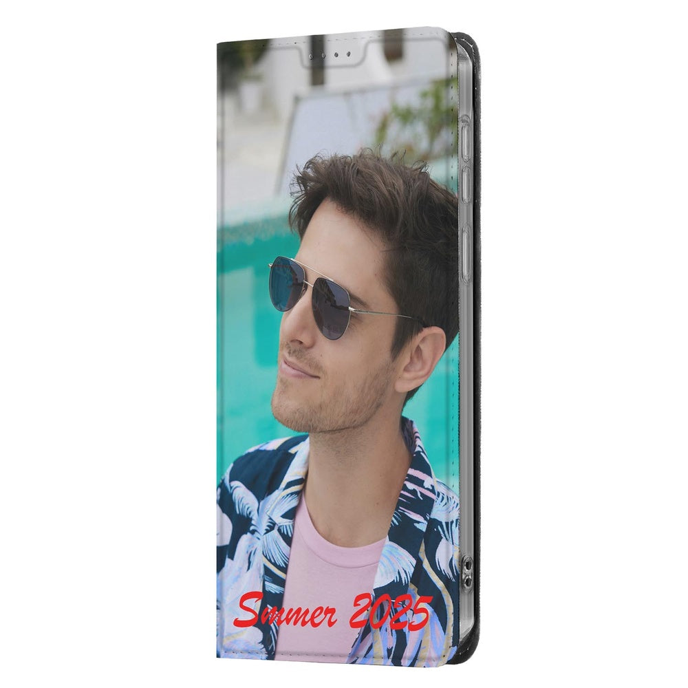 Samsung Galaxy S26 Ultra Stand Case Hoesje Maken met Foto | Slim & Draadloos Laden Zijkant Aanzicht met Persoon Zonnebril.