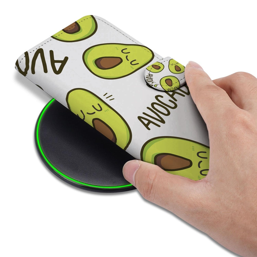 Samsung Galaxy S26 Book Case Avocado Singing Groen detail met avocados op achtergrond.