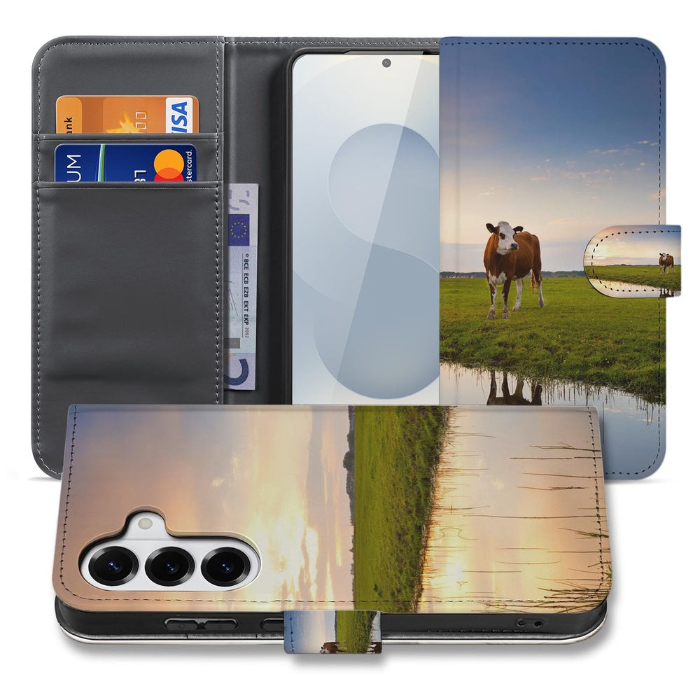 Samsung Galaxy S26 Telefoonhoesje Koeienprint Zwart Wit met koeienafbeelding en ruimte voor kaarten