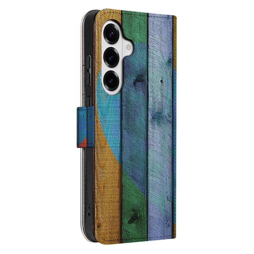 Samsung Galaxy S26 Book Case Hoesje Wood Heart zijaanzicht met kleuraccenten.
