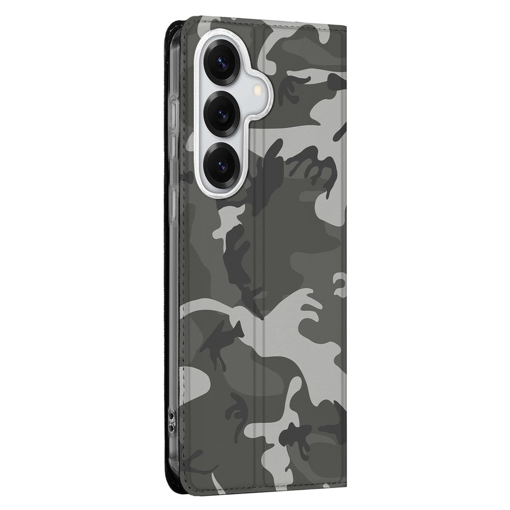 Samsung Galaxy S26 Bookcase Hoesje Army Light camouflageprint zijaanzicht.