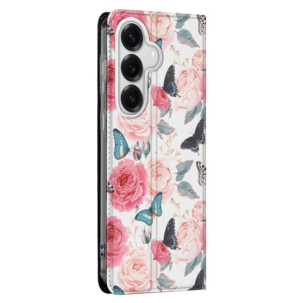 Samsung Galaxy S26 Bookcase Hoesje Butterfly Roses Aanzicht van het hoesje met rozen en vlinders.