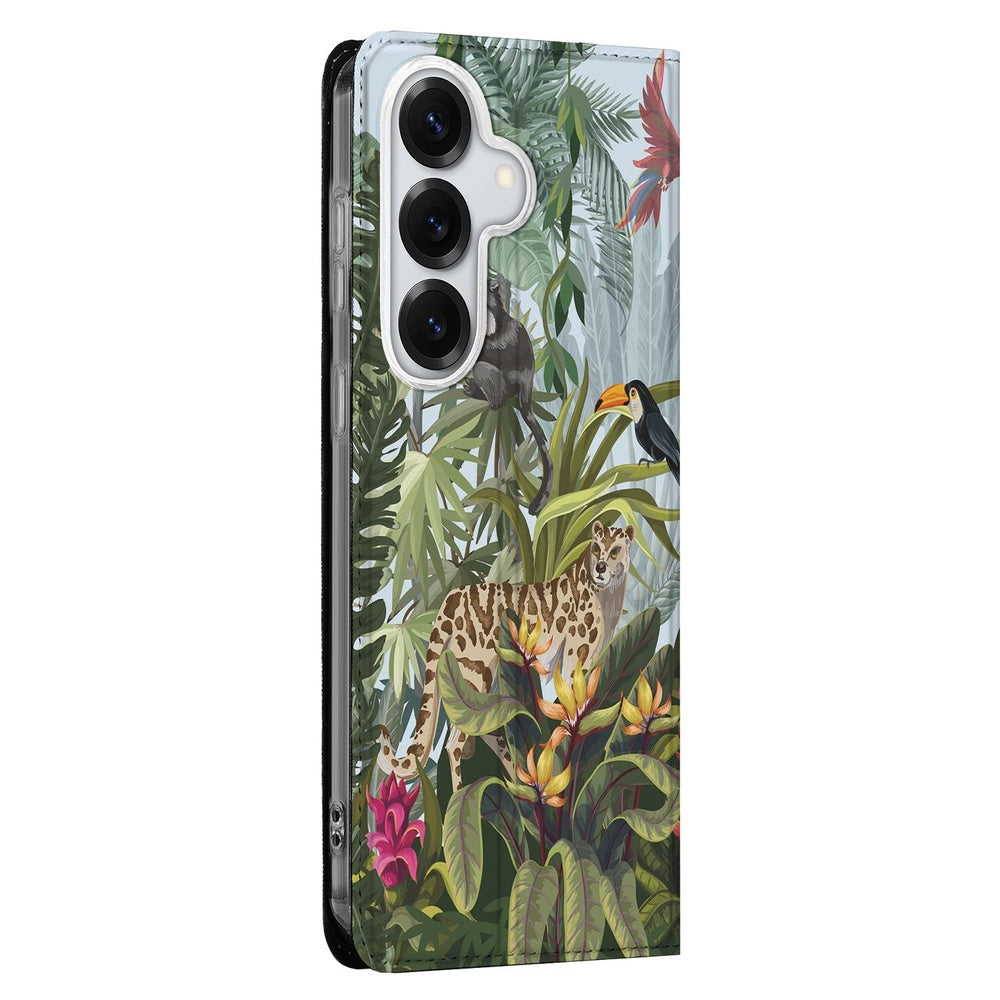 Samsung Galaxy S26 Bookcase Hoesje Jungle Aanzicht met tropische dieren en planten.