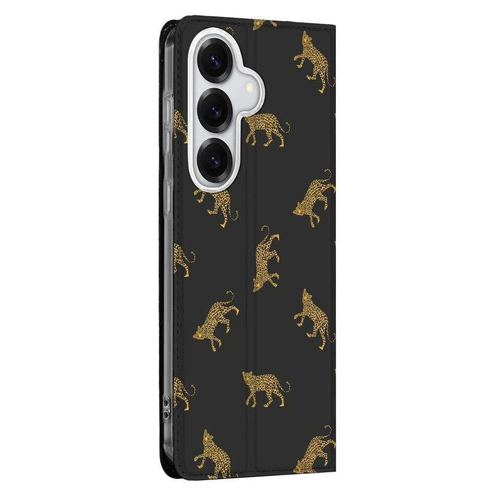 Samsung Galaxy S26 Bookcase Hoesje Leopards gouden luipaardprint zwart vooraanzicht.