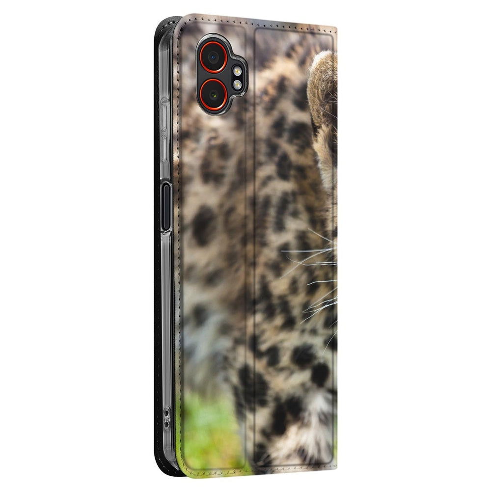 Samsung Galaxy Xcover 7 Pro Standcase Hoesje Baby Luipaard design naam zijaanzicht