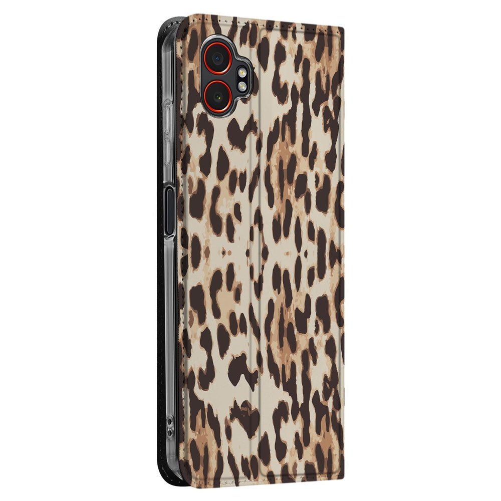 Samsung Galaxy Xcover 7 Pro Flip Style Cover Leopard zij aanzicht lederen hoesje