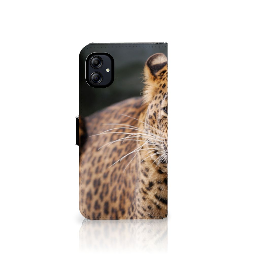 Samsung Galaxy A04e Telefoonhoesje met Pasjes Luipaard design luipaard vooraanzicht