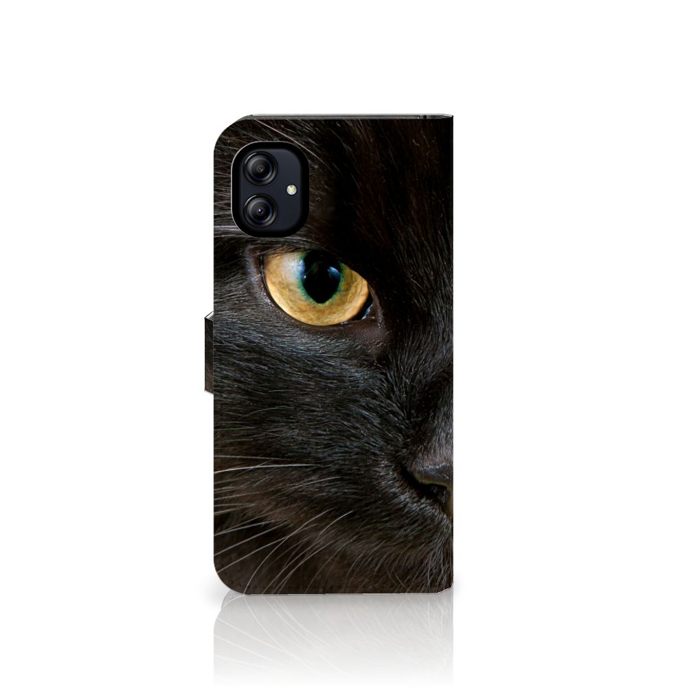 Samsung Galaxy A04e Telefoonhoesje met Pasjes Zwarte Kat met opvallend kattenontwerp en opvallende uitstraling.