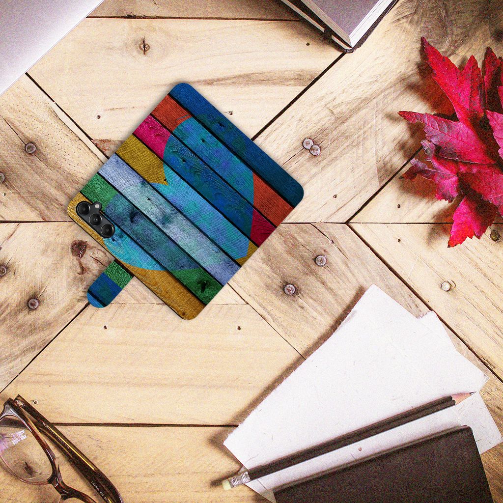 Samsung Galaxy A05s Book Style Case Wood Heart - Cadeau voor je Vriend met kleurrijk hart-ontwerp ❤️